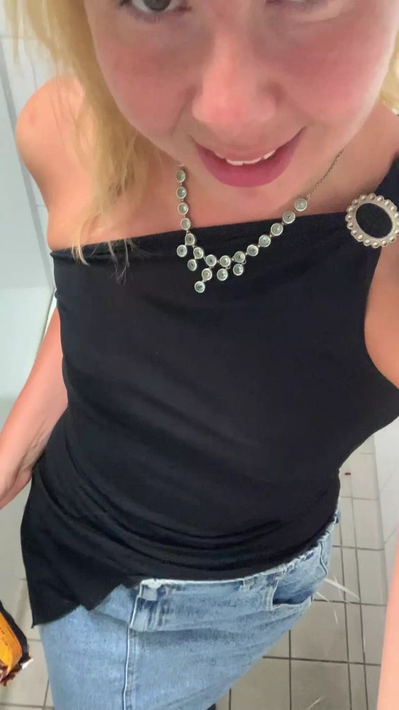 sexy foto nr. 1 von Vicky heiß auf Eis