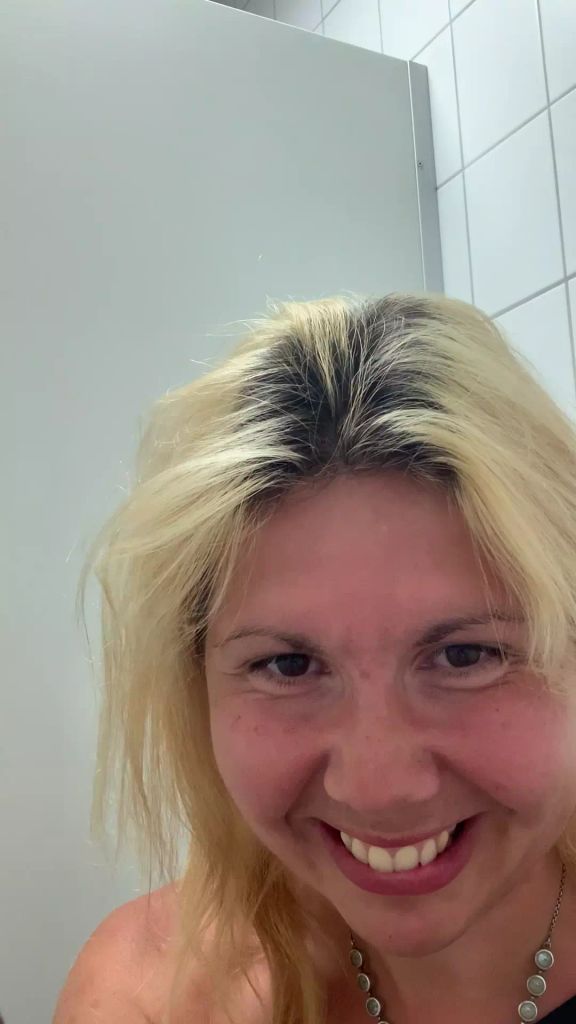 sexy foto nr. 3 von Vicky heiß auf Eis