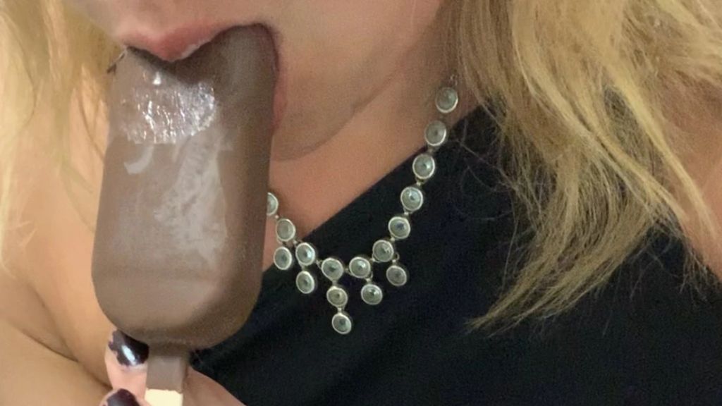 sexy foto nr. 9 von Vicky heiß auf Eis