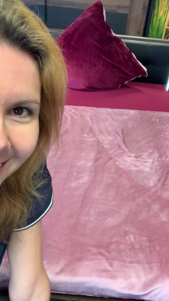 sexy foto nr. 4 von Vicky im Möbelhaus 2