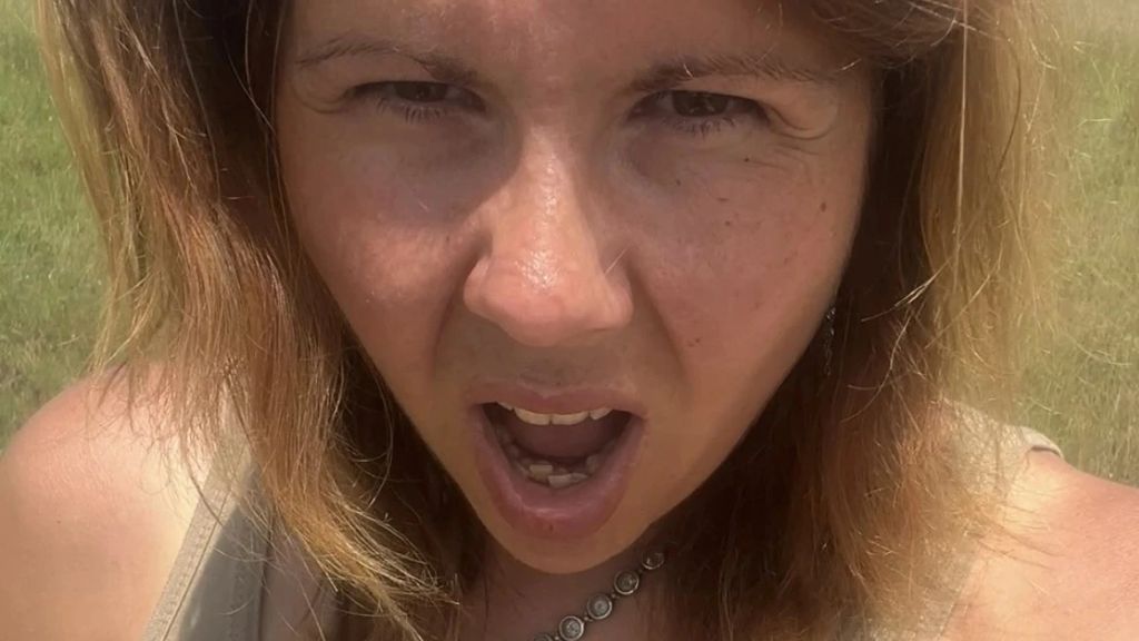sexy foto nr. 6 von Vicky bei den Elefanten