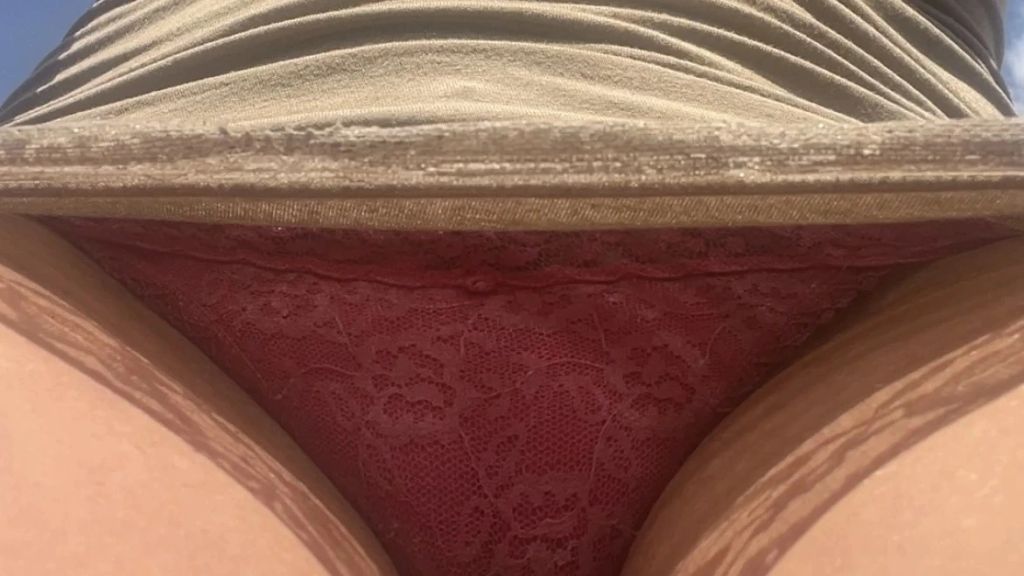 sexy foto nr. 9 von Vicky bei den Elefanten
