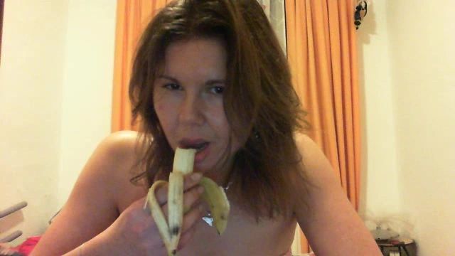 sexy foto nr. 9 von Vicky mag Bananen