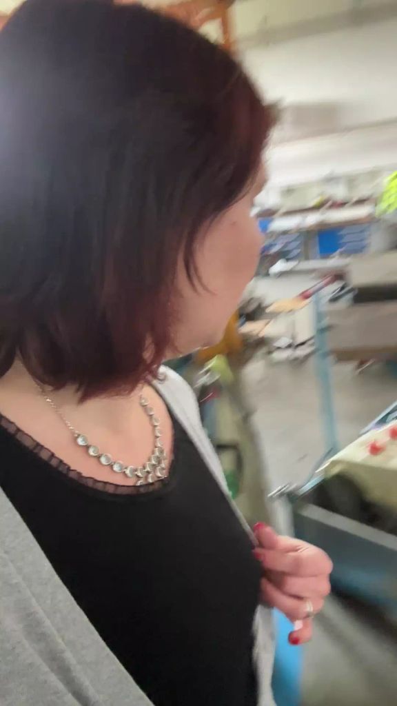 sexy foto nr. 3 von Vicky in der Werkstatt
