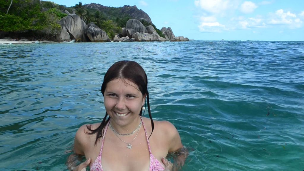 sexy foto nr. 3 von Vicky im Meer