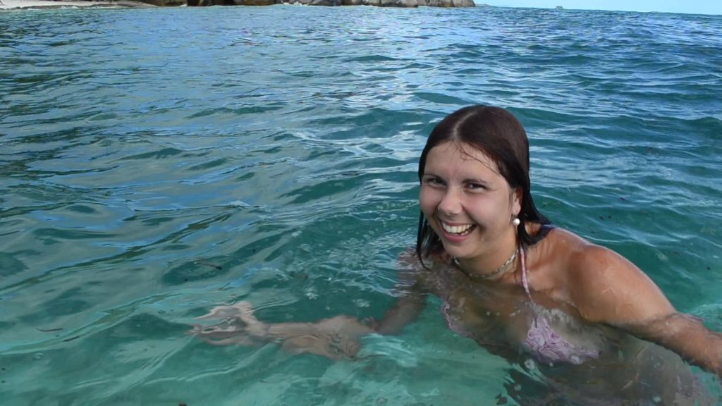 sexy foto nr. 5 von Vicky im Meer