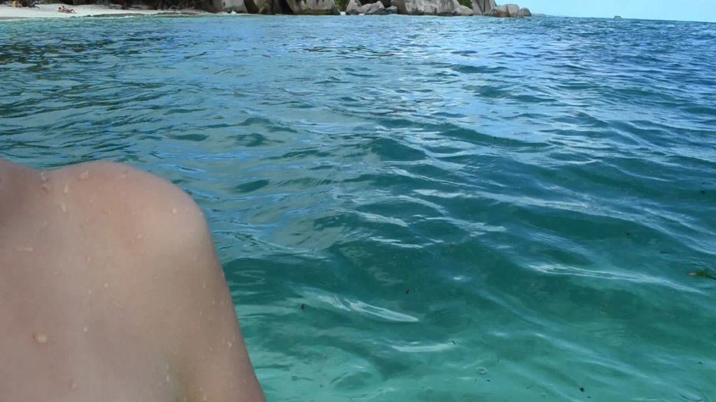 sexy foto nr. 6 von Vicky im Meer