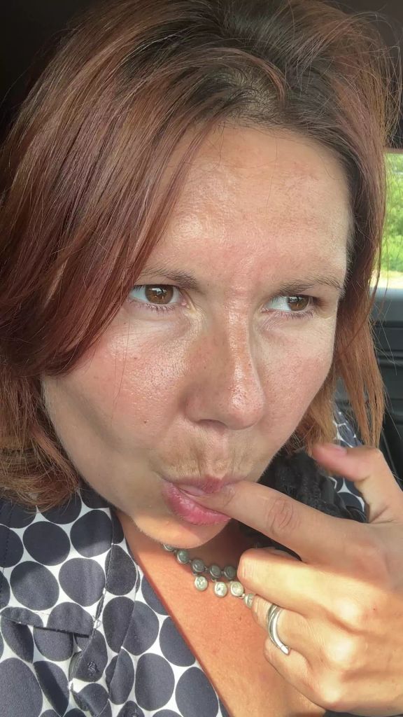 sexy foto nr. 4 von Vicky im Porsche