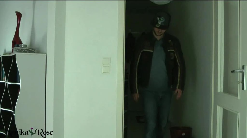 sexy foto nr. 1 von Polizistin nimmt Geflohenen brutal fest! *RollenSpiel*