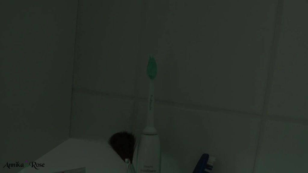 sexy foto nr. 3 von 6.Türchen ~ ZahnbürstenFick!