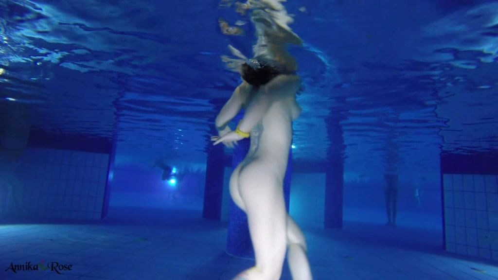 sexy foto nr. 7 von Under Water Love 2