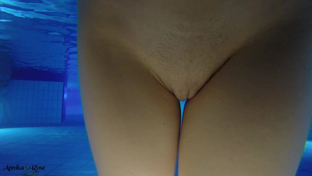 sexy foto nr. 8 von Under Water Love 2