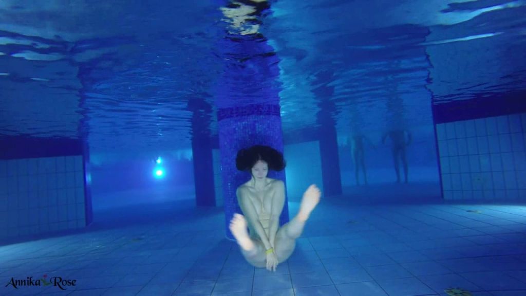 sexy foto nr. 9 von Under Water Love 2