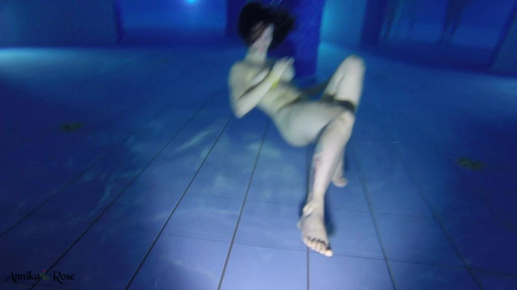 sexy foto nr. 10 von Under Water Love 2