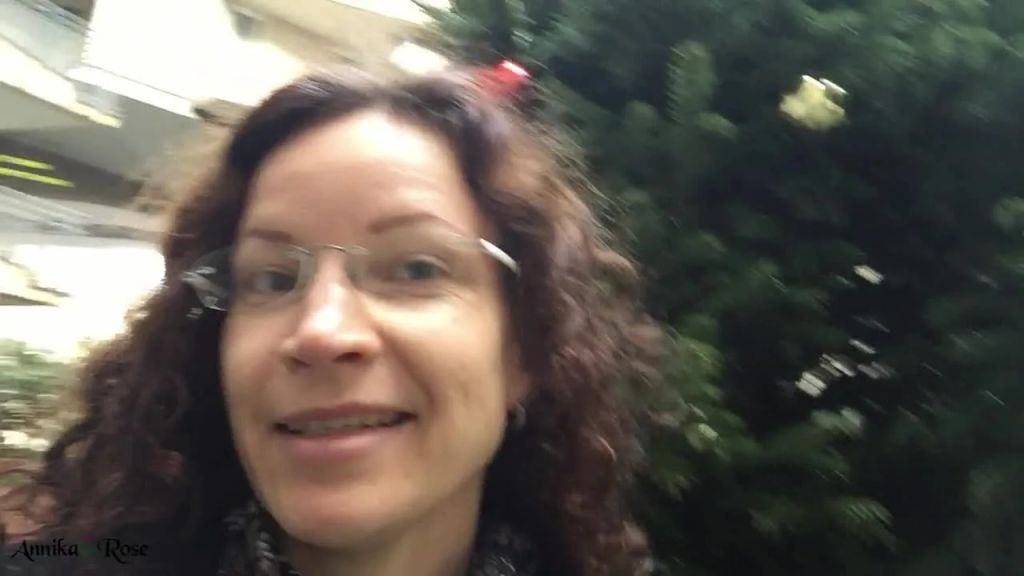 Beim Weihnachtsshoppen überrascht
