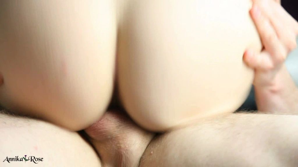 sexy foto nr. 7 von Ohne Verhütung tief reingespritzt!