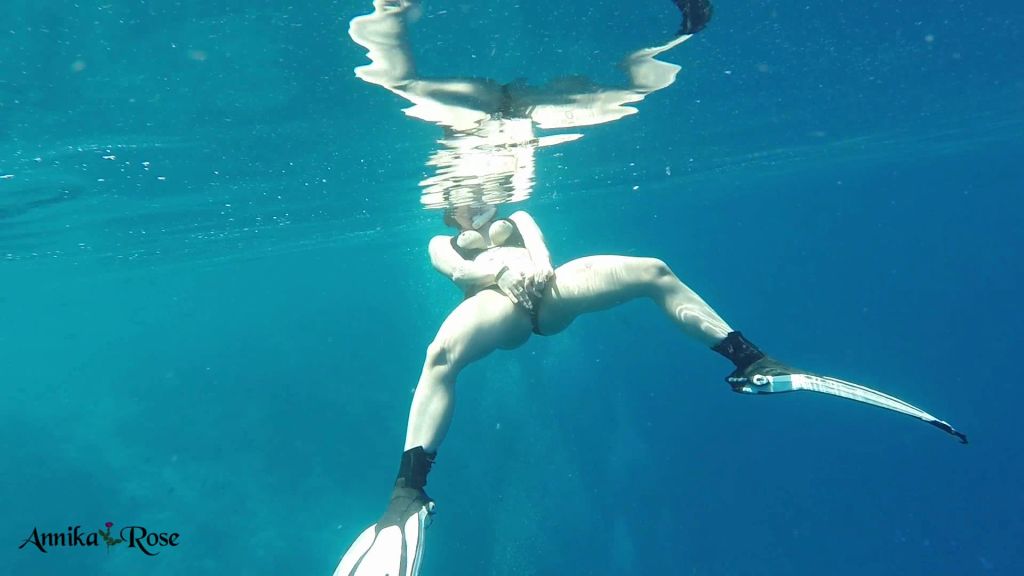 sexy foto nr. 4 von Der Unterwasser Orgasmus