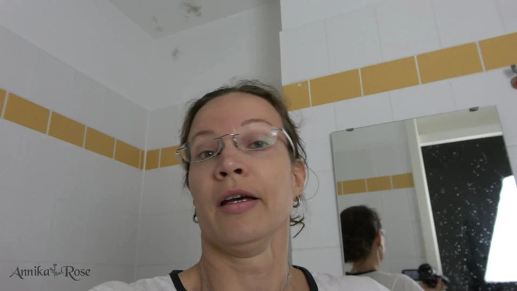 sexy foto nr. 1 von RACHE! Der EM Piss aufs Shirt!