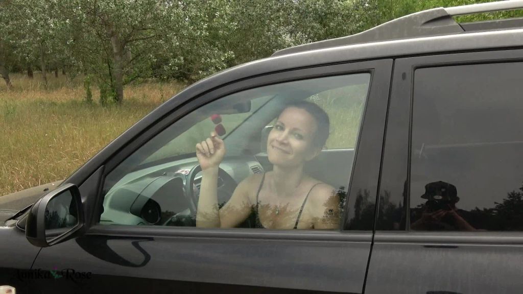 sexy foto nr. 1 von Ich lecke die Autoscheibe