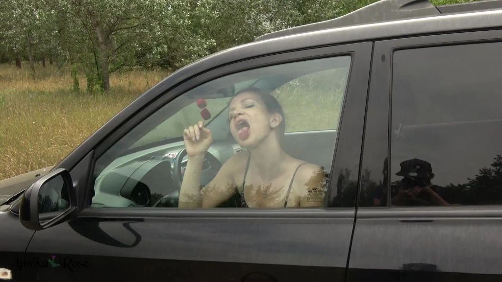 sexy foto nr. 2 von Ich lecke die Autoscheibe