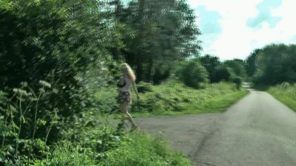sexy foto nr. 2 von Flucht vor Paparazzi und Spanner