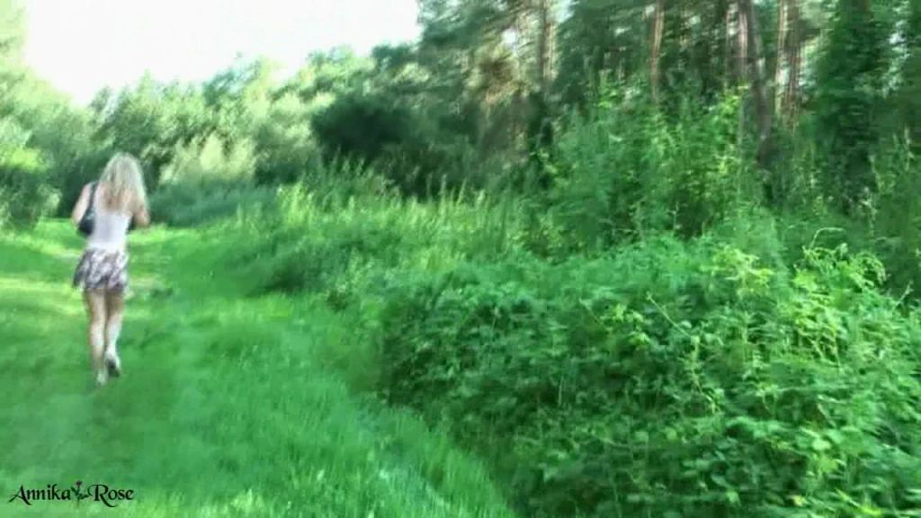 sexy foto nr. 3 von Flucht vor Paparazzi und Spanner
