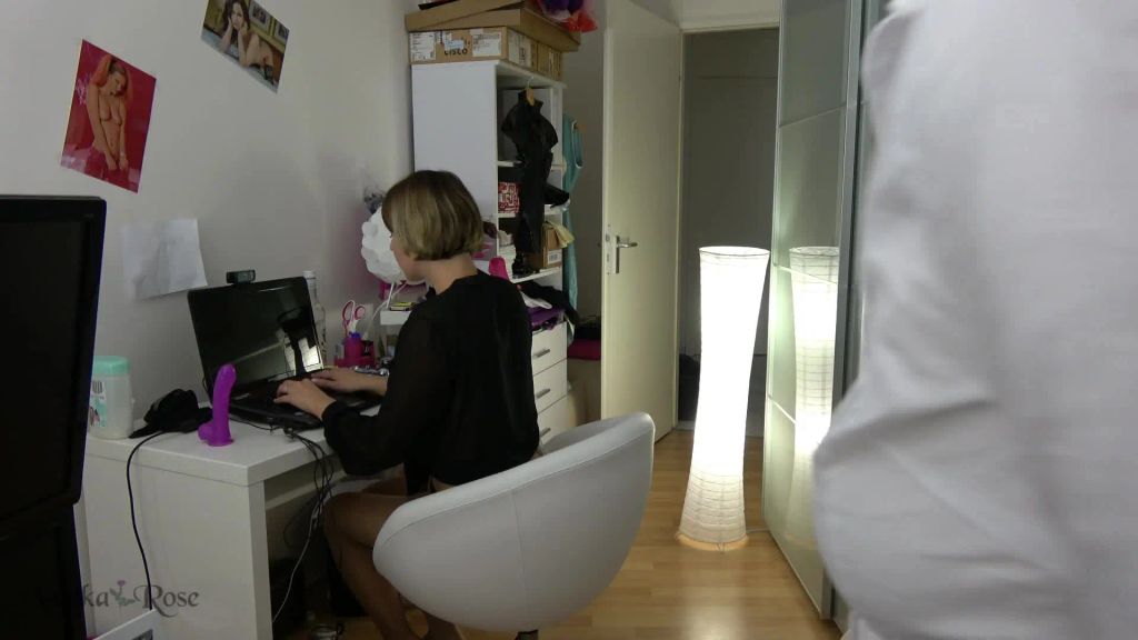 sexy foto nr. 1 von Lesbische Büromiezen in Feinstrumpfhosen