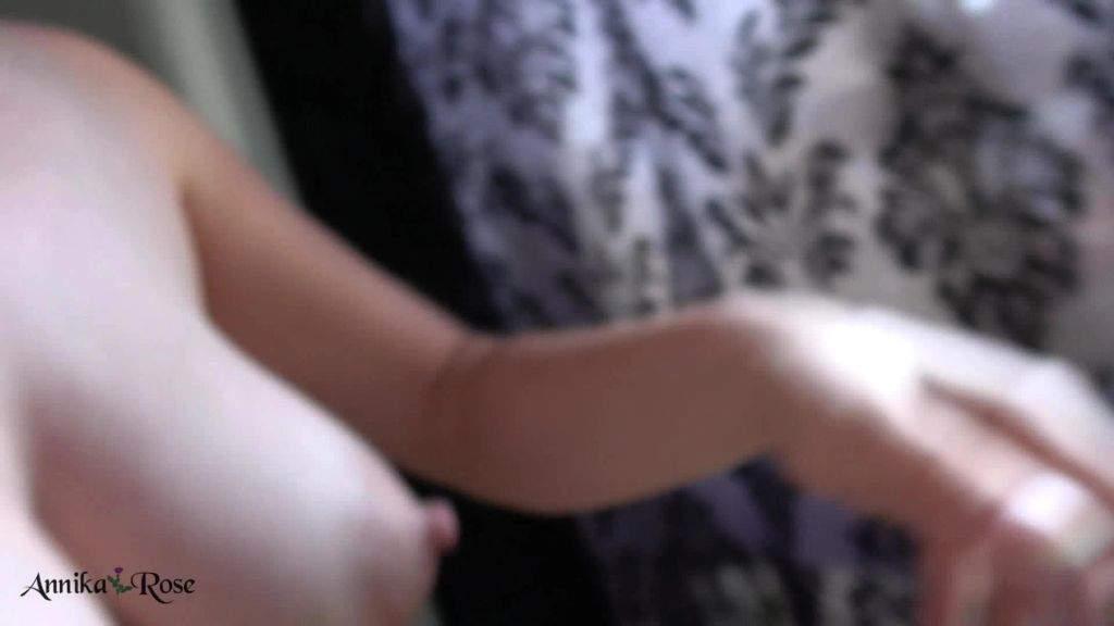 sexy foto nr. 1 von Meine Brüste tropfen (Milch)