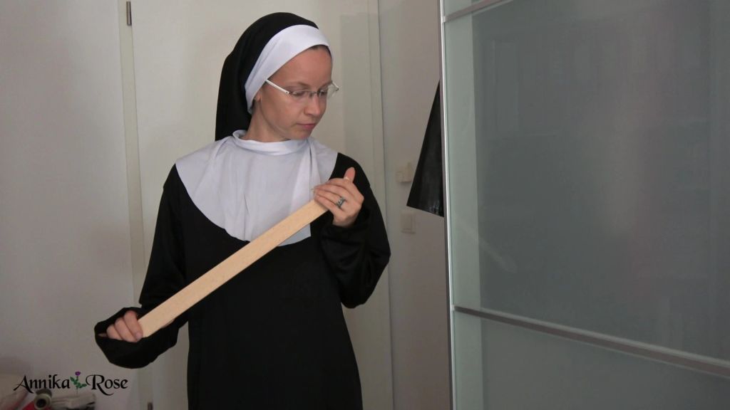 sexy foto nr. 2 von Die Nonne die dich züchtigt