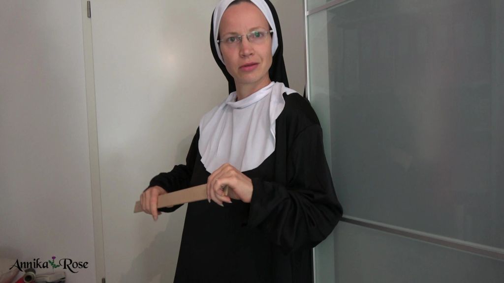 sexy foto nr. 5 von Die Nonne die dich züchtigt