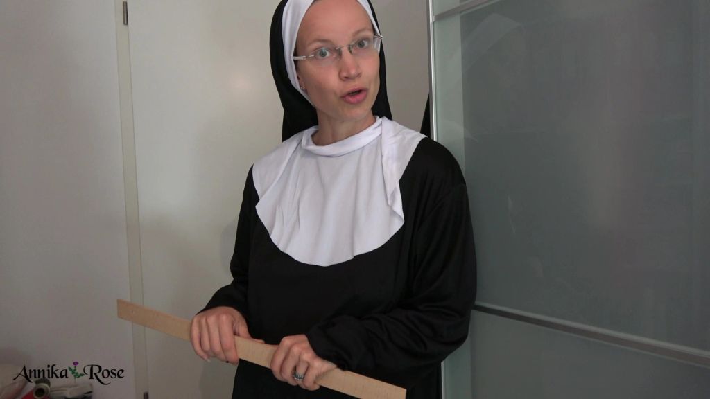 sexy foto nr. 7 von Die Nonne die dich züchtigt