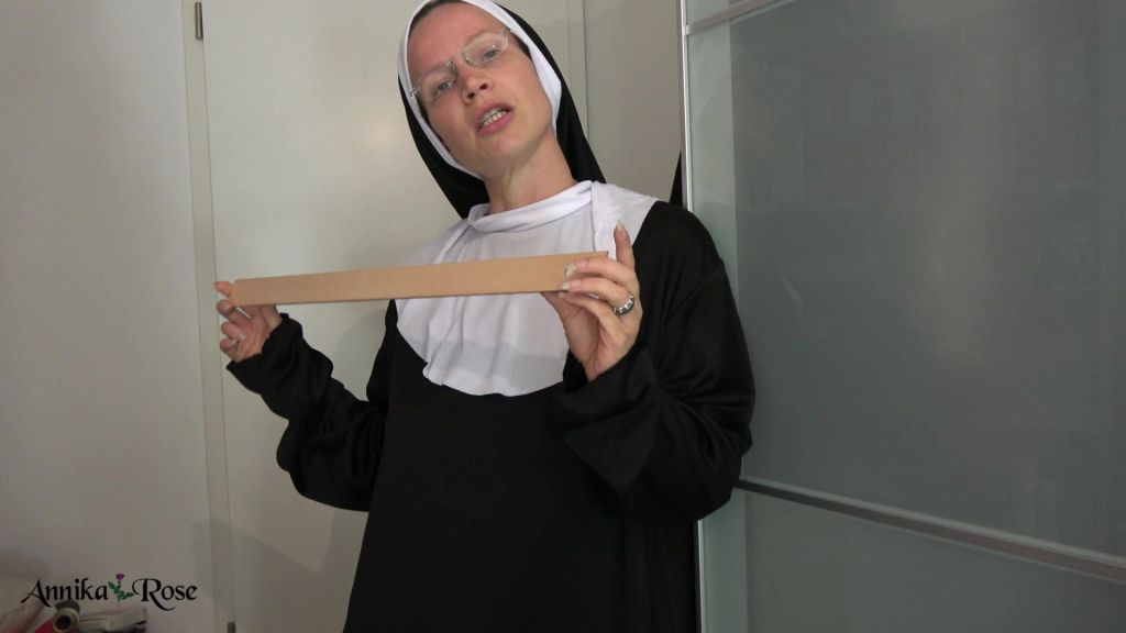 sexy foto nr. 9 von Die Nonne die dich züchtigt