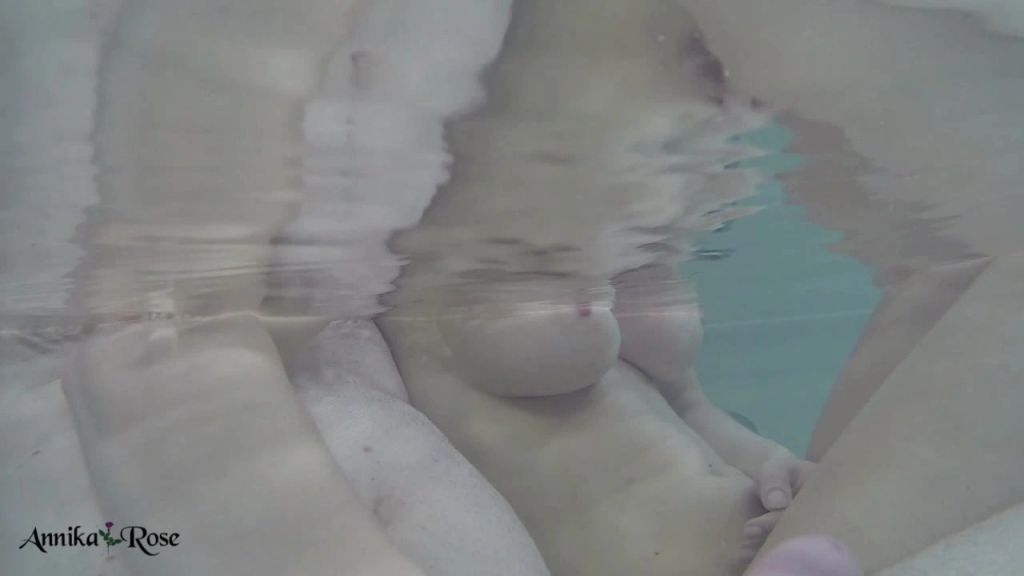 sexy foto nr. 4 von Sperma im Wasser