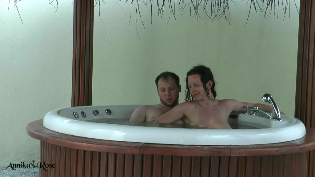 sexy foto nr. 7 von Sperma im Wasser