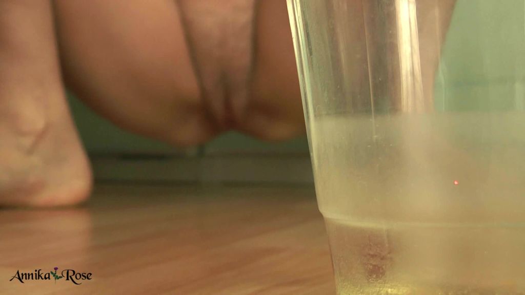 sexy foto nr. 5 von Sekt im kurzen Röckchen