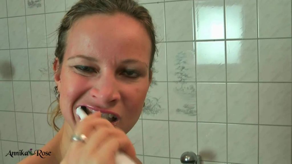sexy foto nr. 7 von Türchen 11 - Zähneputzen