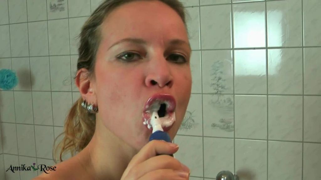sexy foto nr. 8 von Türchen 11 - Zähneputzen