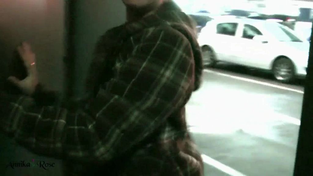 sexy foto nr. 5 von Türchen 23 - Flashing im Parkhaus