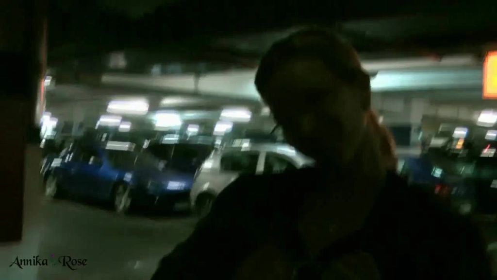 sexy foto nr. 6 von Türchen 23 - Flashing im Parkhaus