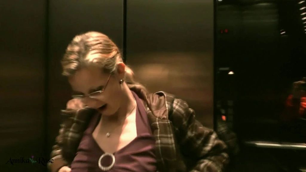 sexy foto nr. 8 von Türchen 23 - Flashing im Parkhaus