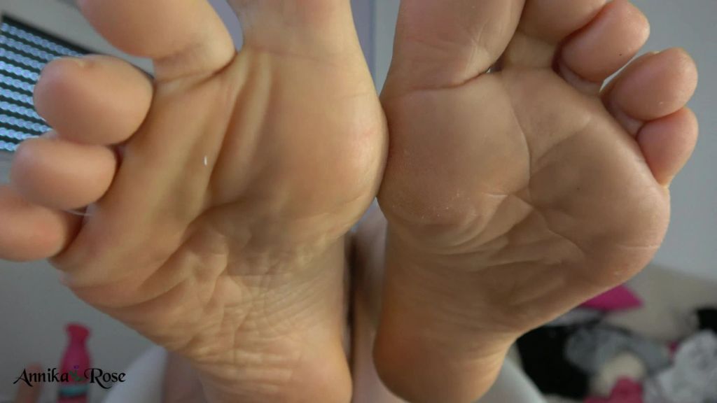 sexy foto nr. 10 von Stinkende Füße in Turnschuhen Teil 1