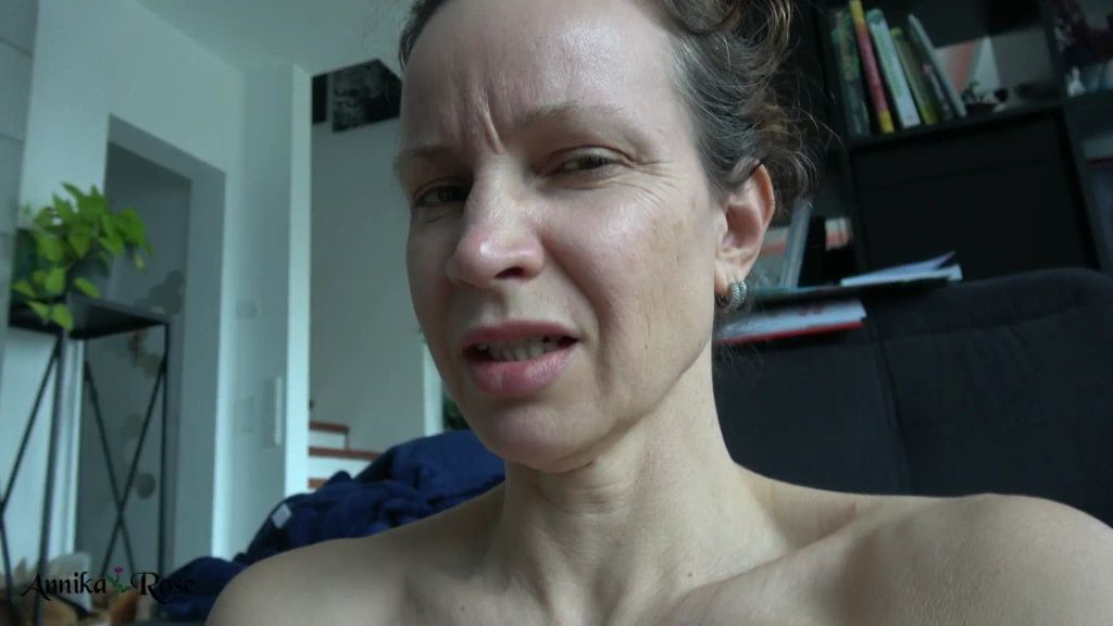 sexy foto nr. 2 von Die MILF reitet dich hart! POV
