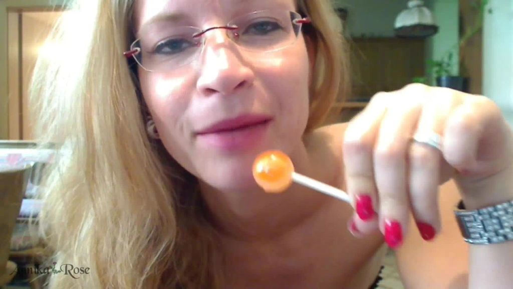 sexy foto nr. 1 von *Public* Lolli in der Muschi