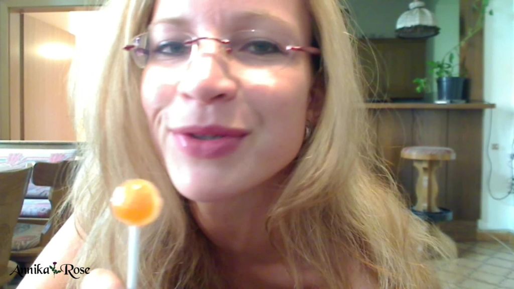 sexy foto nr. 4 von *Public* Lolli in der Muschi