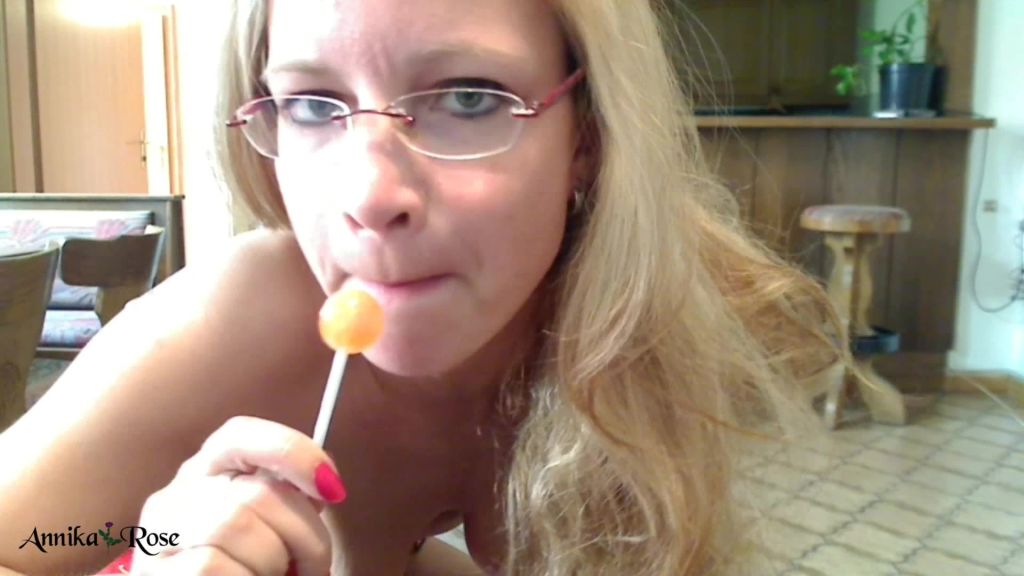 sexy foto nr. 8 von *Public* Lolli in der Muschi