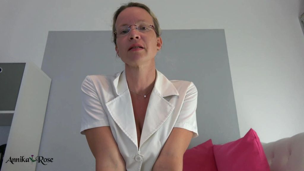 sexy foto nr. 4 von Krankenschwester erklärt! Anale Entjungferung!