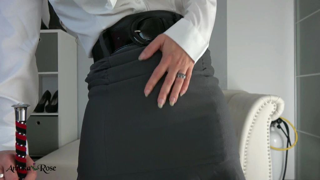 sexy foto nr. 8 von Angestellter wichst vor mein Büro!