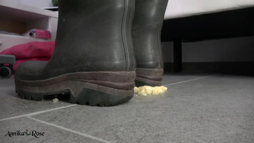 sexy foto nr. 8 von Crushing in Gummistiefel und Wetlook