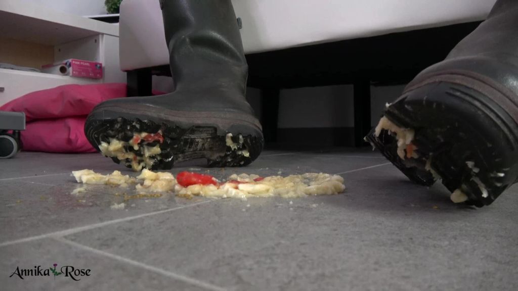 sexy foto nr. 9 von Crushing in Gummistiefel und Wetlook