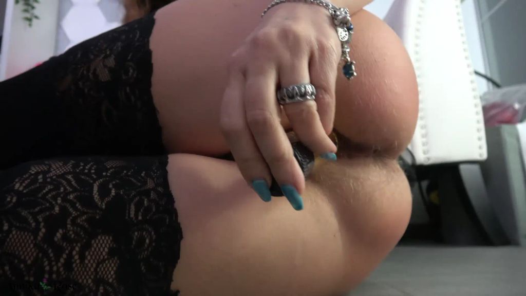 sexy foto nr. 5 von In Nylons den Dildo gefickt